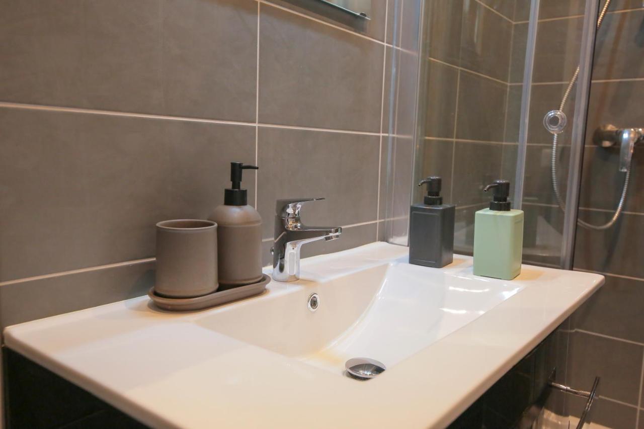 サン・テティエンヌLe Retro, T2 Hypercentre Chic Et Cosy, Wifi Par Sovalfiアパートメント エクステリア 写真